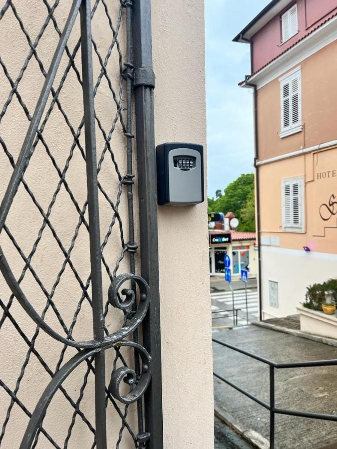 Apartman Kamala Pula Buitenkant foto